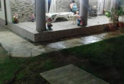Casă cu 6 camere cu Teren 700 Mp în Albota