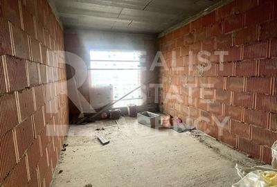 Casă cu 4 camere în Bârlești - 2