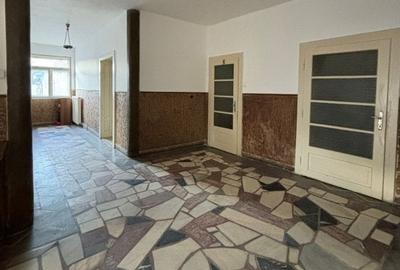 Casa sanatoasa in centrul localitatii Cristian - 11