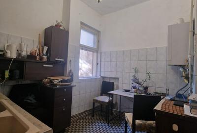 Universitate - Vasile Lascar - Apartament 3 camere - centrala termica - 2 gr san - 8