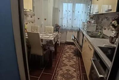 Apartament cu 3 camere decomandat în Traian - 5