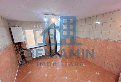 3 camere decomandat la etajul 1 in 1 Mai an 1985 centrala - 2