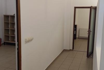 Spațiu comercial, de 100 mp, în Central - 4