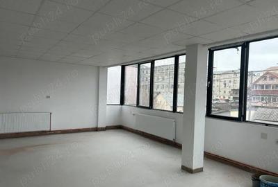 Spațiu comercial, de 180 mp, în Central - 4