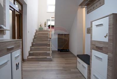 Casă cu 8 camere cu Teren 950 Mp în Roșu - 47