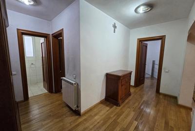 Apartament pe 2 etaje si curte de 187 mp HERASTRAU - 16