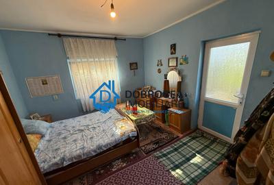 Caslita - teren 513 mp, pomi fructiferi, casa 2 camere - 4