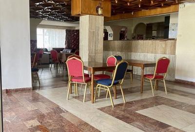 Spațiu comercial, de 1,217 mp, în Central - 8