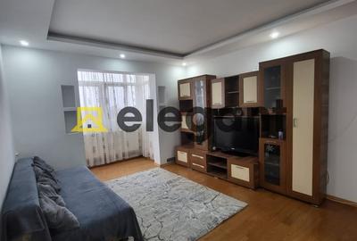 Apartament cu 3 camere semidecomandat, mobilat în Craiovița Nouă