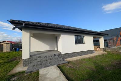 Casa cu garaj Lilieci- teren 540m, canalizare, apa, gaz. - 2