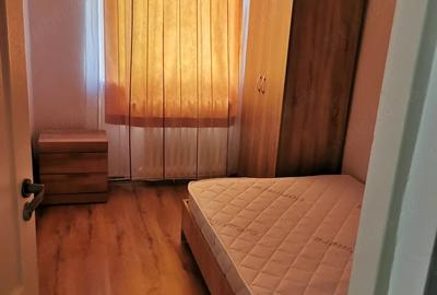 Apartament cu 3 camere semidecomandat în Simeria