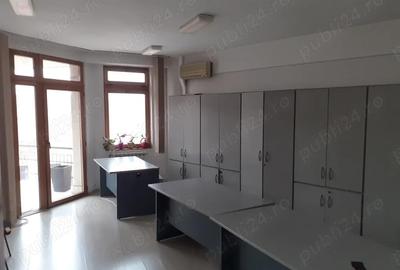 Spațiu comercial, de 280 mp, în Central - 3