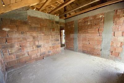 Casă cu 3 camere cu Teren 500 Mp în Central - 2