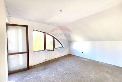 Casă cu 5 camere cu Teren 450 Mp în Central