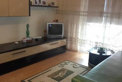 Apartament cu 3 camere semidecomandat în Central - 1