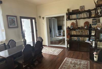 Casă cu 4 camere cu Teren 890 Mp în Central - 1