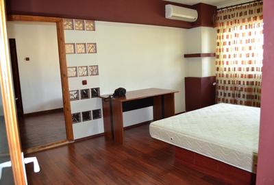 Apartament cu 3 camere decomandat, mobilat în Timpuri Noi