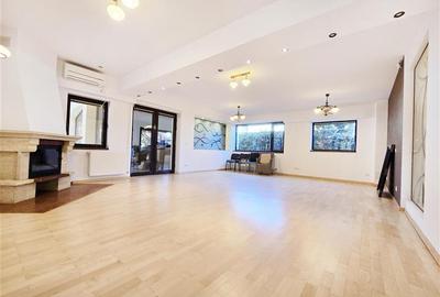 Casă individuală cu 14 camere cu Garaj în Central - 2