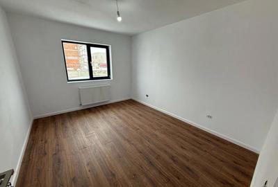 Casă cu 6 camere cu Teren 420 Mp în Domnești - 9