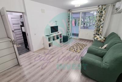 Apartament cu 3 camere semidecomandat în Obor