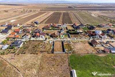 Teren de 733 mp, în Livada - 2