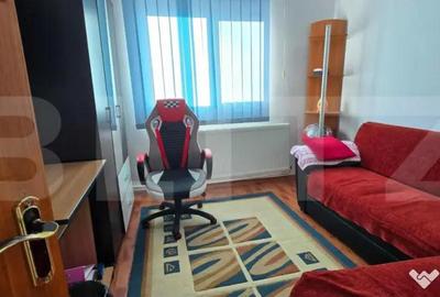 Apartament cu 3 camere semidecomandat, mobilat în Micro 4 - 6
