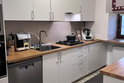 Apartament cu 5 camere decomandat în Noua - 4