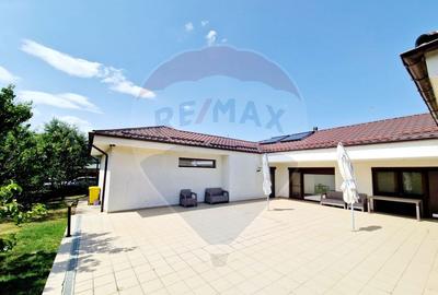 Casa / Vila cu 4 camere de vanzare