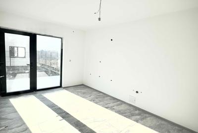 Casă cu 4 camere cu Teren 300 Mp în Central - 2