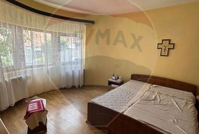 Casă individuală cu 10 camere cu Teren 154 Mp în Central - 3