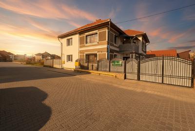 Casă individuală cu 5 camere cu Teren 250 Mp în Central - 1
