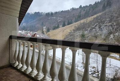 Casă cu 5 camere cu Teren 2669 Mp în Scărișoara - 2