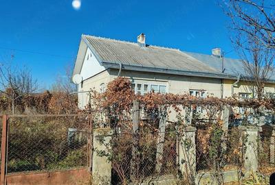 Casă cu 2 camere cu Teren 810 Mp în Leorda - 1