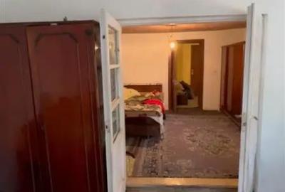 Casă cu 3 camere cu Canalizare în Central - 3