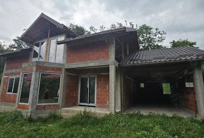 Casa noua la ro?u, 231mp, teren 1067mp, garaj - 1