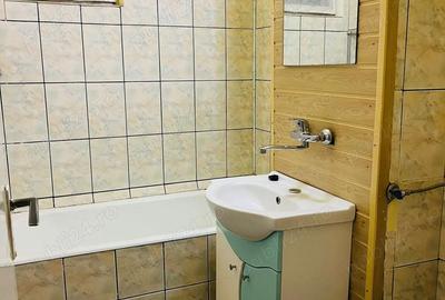 Apartament cu 3 camere semidecomandat în Central - 1