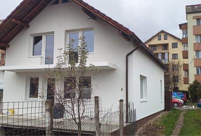 Casă cu 4 camere în Central - 2