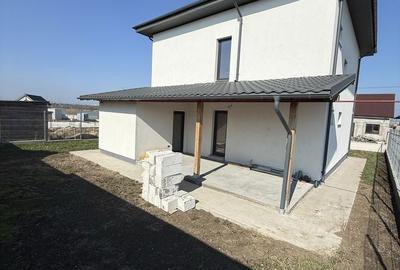 Casă cu 4 camere decomandat în Agigea - 8