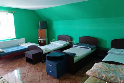 Casă cu 10 camere cu Teren 300 Mp în Vulcan - 3