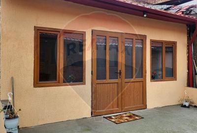 Casa de vanzare in zona Dambovita la curte comuna, 105.8mp utili - 9