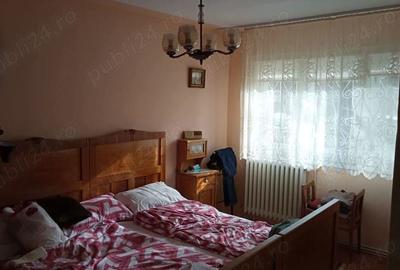Apartament cu 3 camere decomandat în Girocului - 9