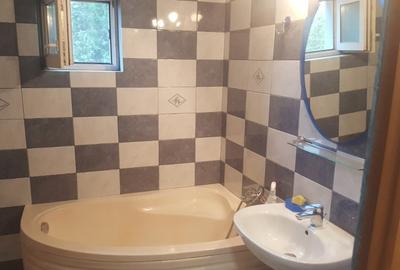 Casă cu 5 camere cu Teren 995 Mp în Central - 4