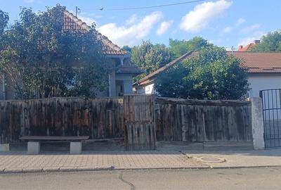 Casă cu 2 camere cu Teren 200 Mp în Central