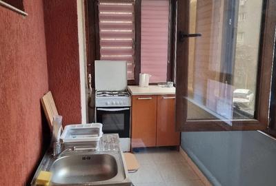 Apartament cu 2 camere decomandat în Km 5 - 2