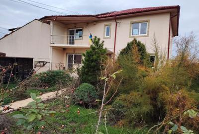 Casă cu 4 camere cu Teren 290 Mp în Central - 1