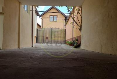Casă individuală cu 3 camere cu Canalizare în Lupeni - 1