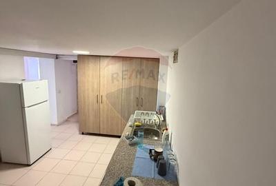 Spatiu comercial cochet de inchiriat in zona Moinesti - 6