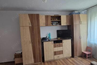 Apartament 2 camere transformat in 3 camere, zona Biserica Noua, decomandat, etaj 3 - 8