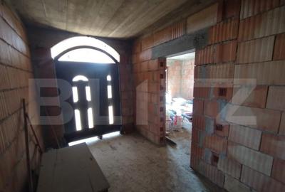 Casa la rosu,200mp,2 nivele,500 mp teren imprejmuit,zona Sig - 3