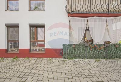 Apartament cu 3 camere decomandat, mobilat în Tractorul - 11